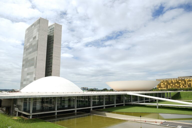 congresso-restringe-votacoes-a-duas-semanas-antes-das-eleicoes-de-outubro