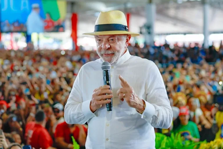 pt-oficializa-candidatura-de-lula-a-reeleicao;-tebet-chama-flavio-bolsonaro-de-“golpista”