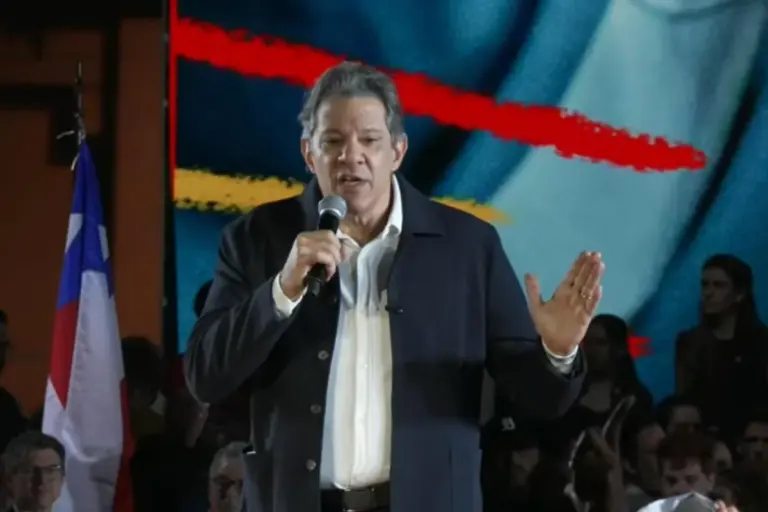 haddad-diz-que-lula-nao-baixa-a-cabeca-para-presidente-de-outro-pais