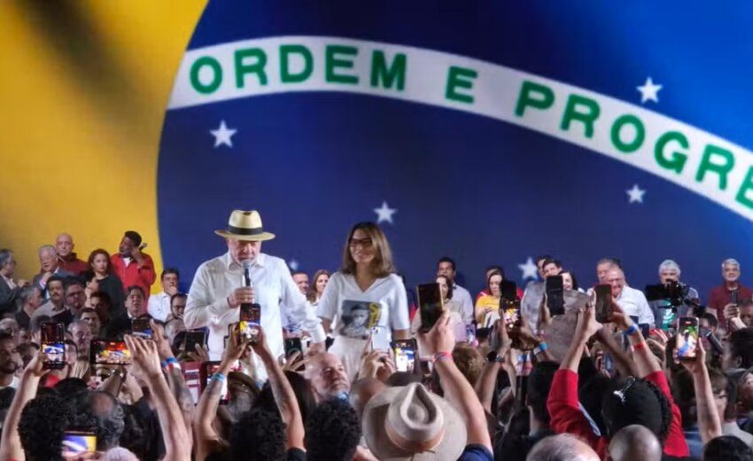 lula-e-oficializado-candidato-e-promete-reforcar-defesa-contra-invasoes;