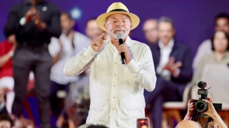 em-convencao-do-pt-na-bahia,-lula-diz-que-deve-ser-multado-apos-pedir-votos
