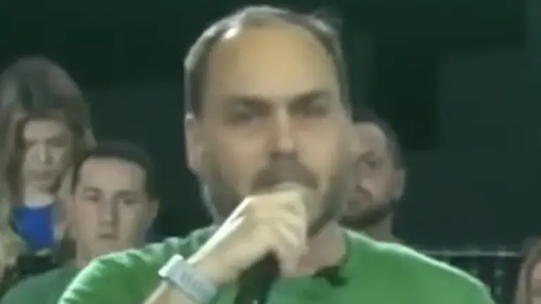o-discurso-de-carluxo-que-deixou-ate-aliados-sem-entender;