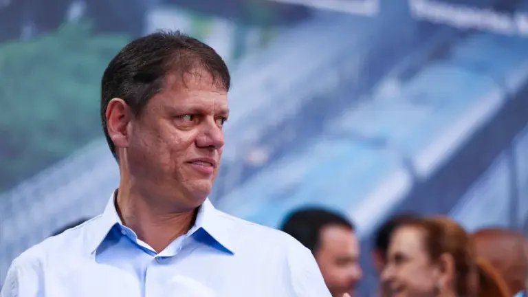 por-que-aprovacao-de-tarcisio-caiu-10-pontos-entre-mulheres