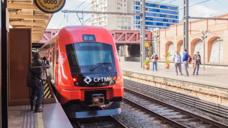 em-tres-linhas-da-cptm,-trabalhadores-discutem-greve