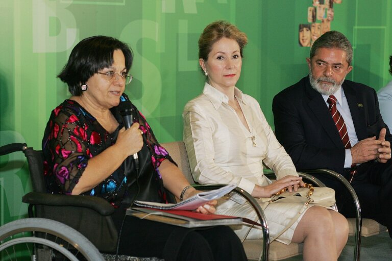 ha-20-anos,-lula-sancionava-a-lei-criada-apos-a-luta-de-maria-da-penha