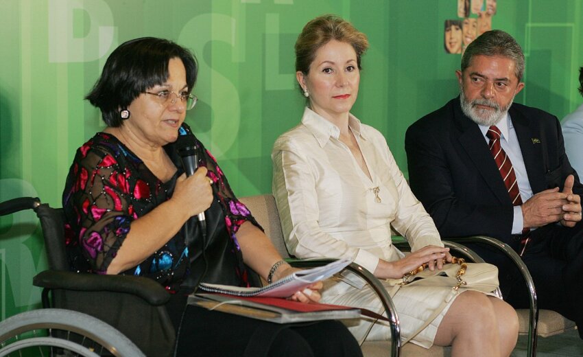 ha-20-anos,-lula-sancionava-a-lei-criada-apos-a-luta-de-maria-da-penha