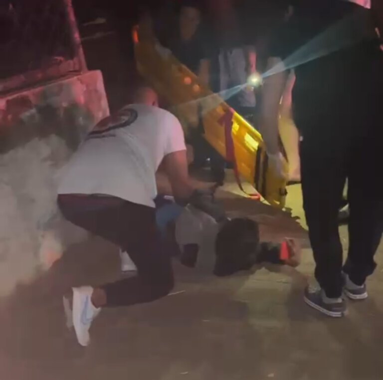 em-campos,-homem-e-socorrido-apos-ser-atingido-por-disparos-de-arma-de-fogo