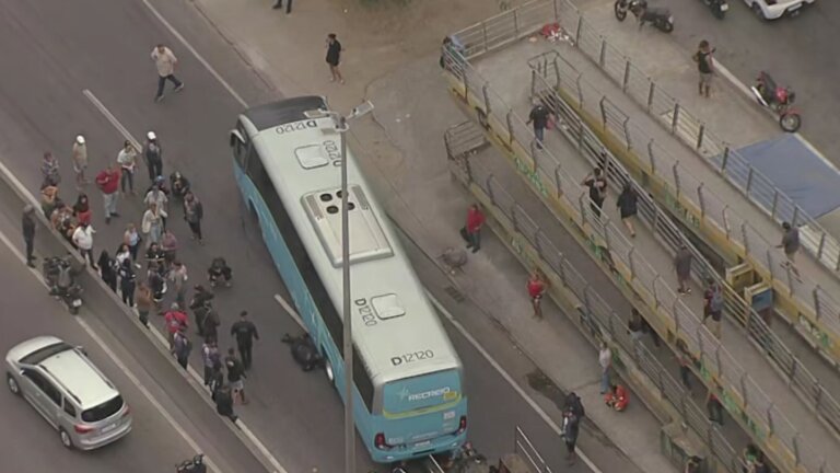 atropelamento-com-onibus-interdita-pista-na-avenida-brasil-e-mobiliza-pm
