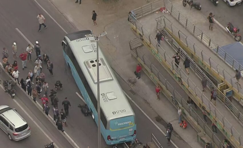 atropelamento-com-onibus-interdita-pista-na-avenida-brasil-e-mobiliza-pm