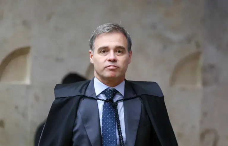 mendonca-encurrala-pf-com-intervencao-sem-precedentes