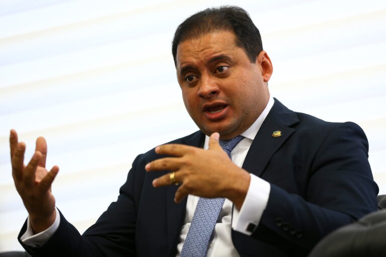 pf-diz-que-advogado-investigado-comprou-por-r$-6-milhoes-mansao-usada-por-senador