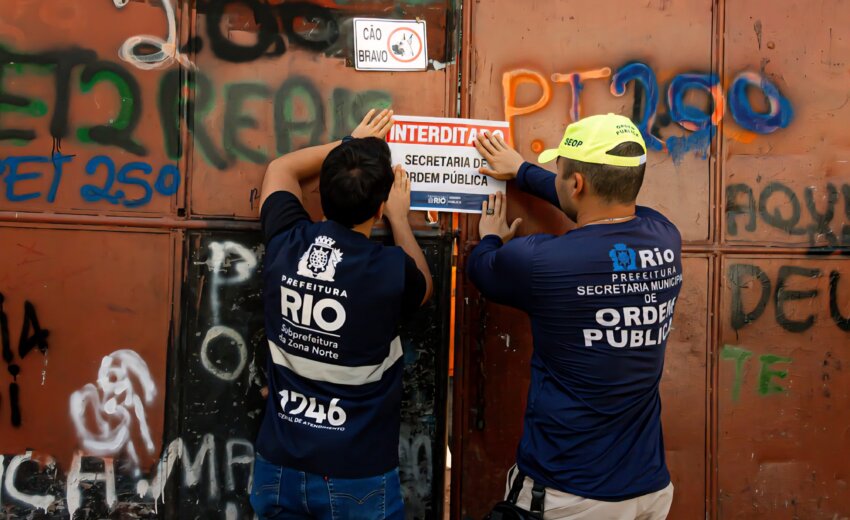 em-cachambi-e-apreende-facas-e-facoes,-operacao-interdita-ferro-velho-clandestino