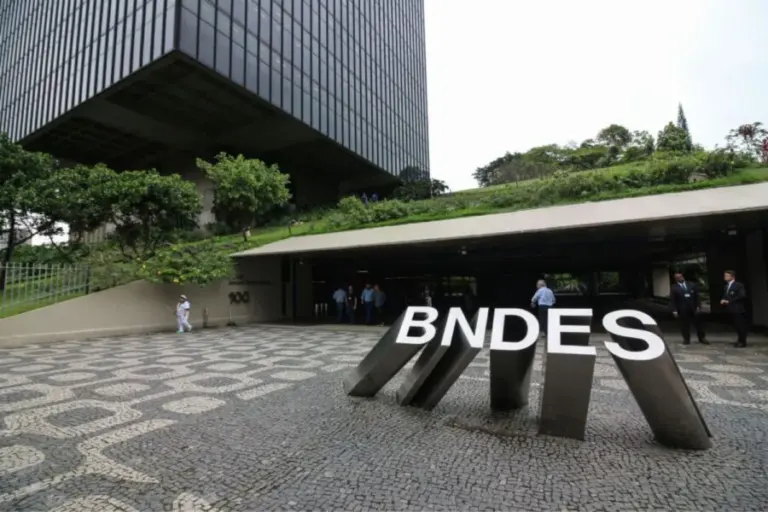 bndes-leva-carro-voador-e-debates-sobre-inovacao-ao-rio-innovation-week-2026