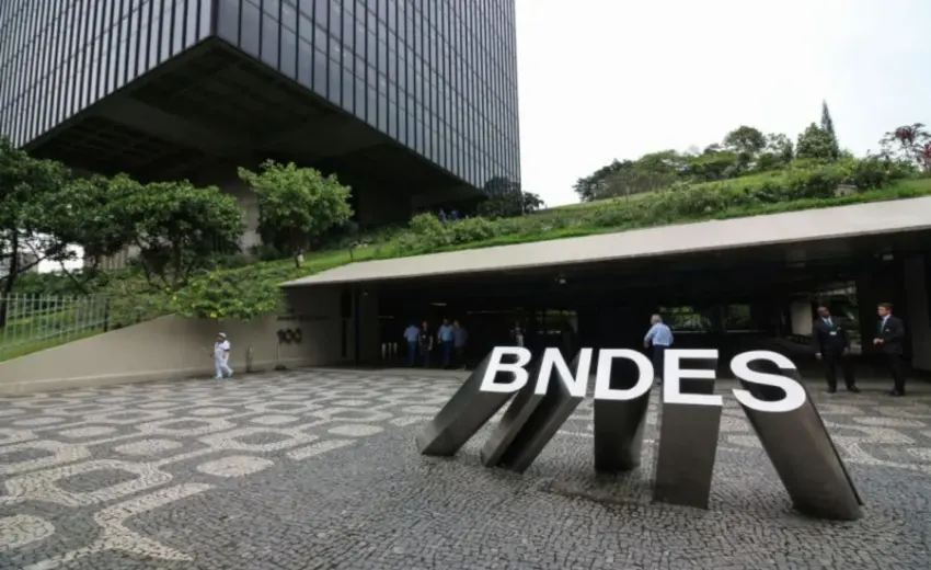 bndes-leva-carro-voador-e-debates-sobre-inovacao-ao-rio-innovation-week-2026
