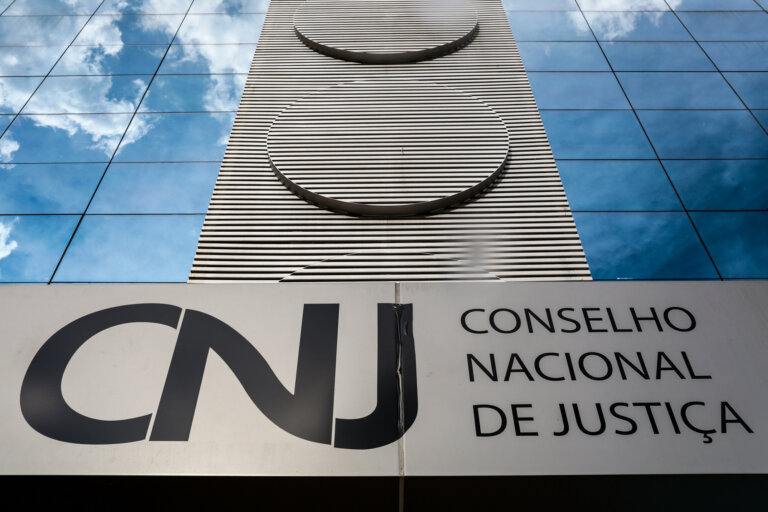 cnj-pune-2-desembargadores-da-lava-jato,-mas-considera-pena-ja-cumprida