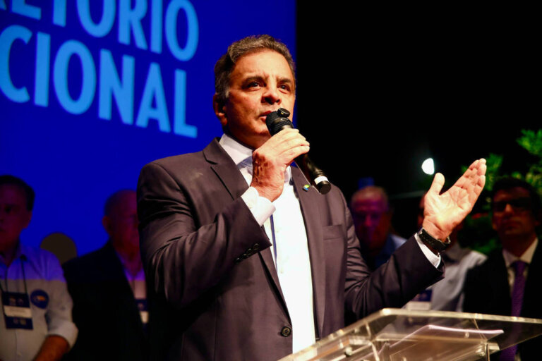aecio-neves-deixa-disputa-eleitoral-apos-40-anos-de-mandatos-e-seguira-no-comando-do-psdb