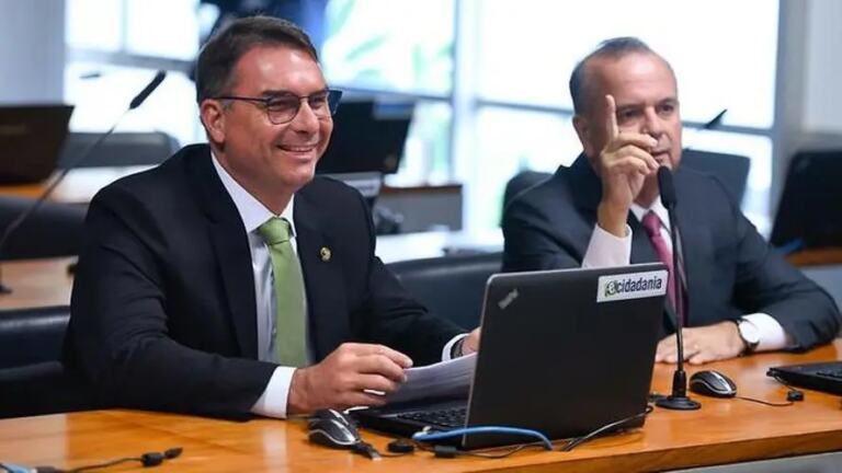 descartado-pelo-centrao,-flavio-bolsonaro-deve-anunciar-senador-do-pl-como-vice