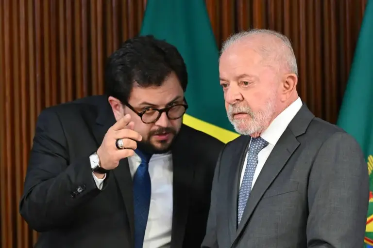 ex-chefe-de-gabinete-pede-para-deixar-campanha-de-lula
