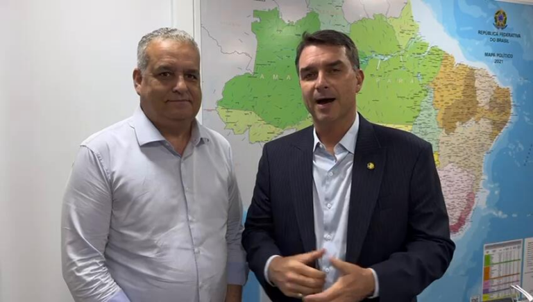 flavio-bolsonaro-anuncia-deputado-acusado-de-estuprar-menina-de-13-como-vice-em-sua-chapa