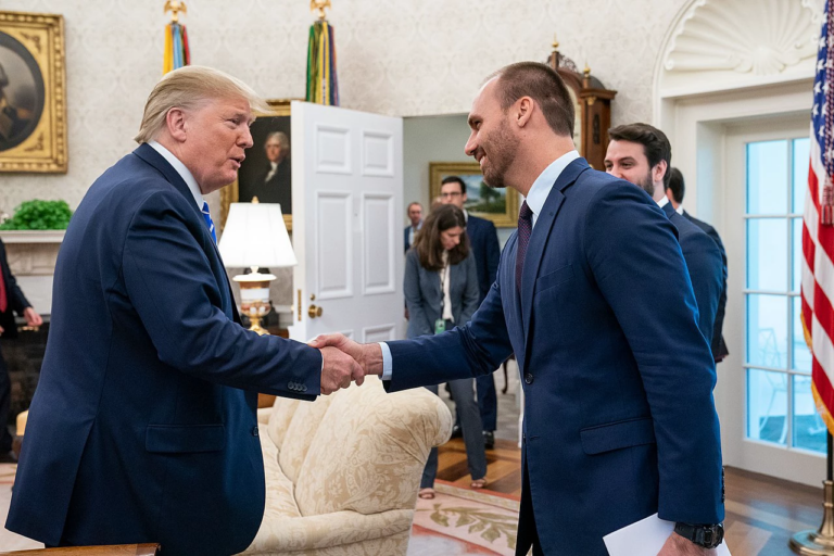 eduardo-bolsonaro-foi-a-washington-antes-de-acao-de-trump