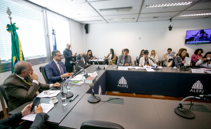 comissao-da-alerj-aprova-projeto-que-restringe-patrocinio-de-plataformas-adultas-em-eventos-esportivos