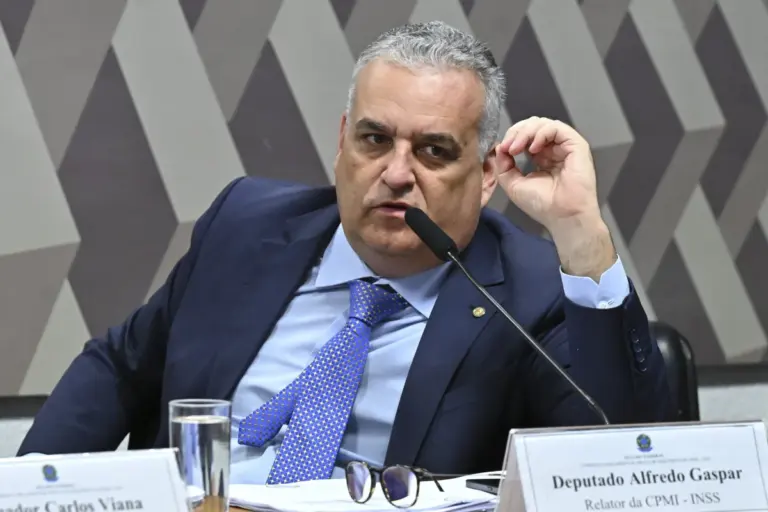“ditadura-judicial”:-vice-de-flavio-tem-historico-de-ataques-ao-stf