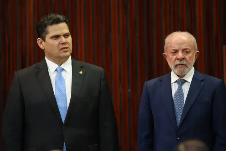 lula-e-alcolumbre-se-reunem-apos-tres-meses-sem-contato