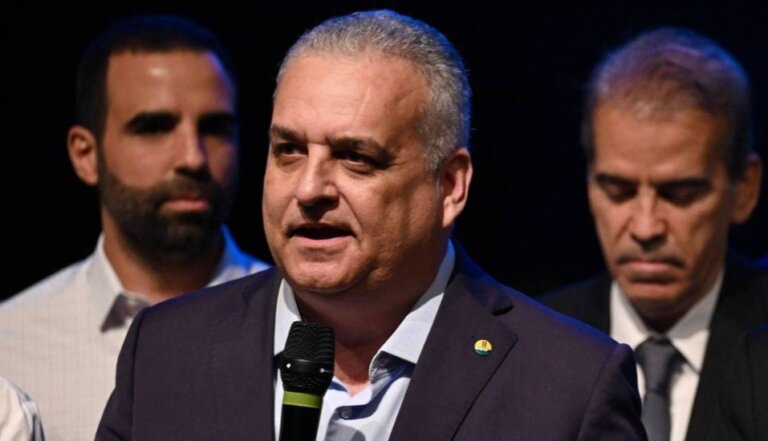 ate-fabricio-queiroz-poderia-ser-o-vice-de-flavio.-por-moises-mendes