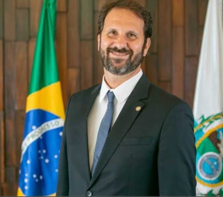 flavio-serafini-debate-legado-de-brizola-para-a-educacao-em-novo-episodio-de-podcast