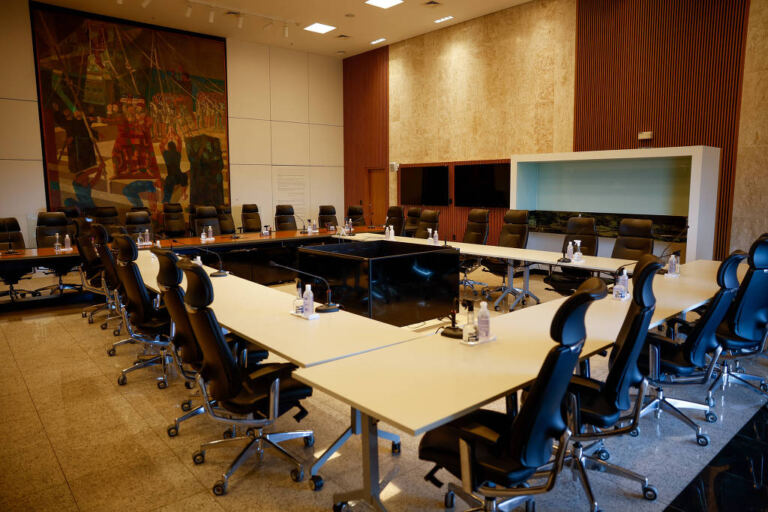 banco-central-reduz-selic-para-14%-e-adota-cautela-sobre-novos-cortes