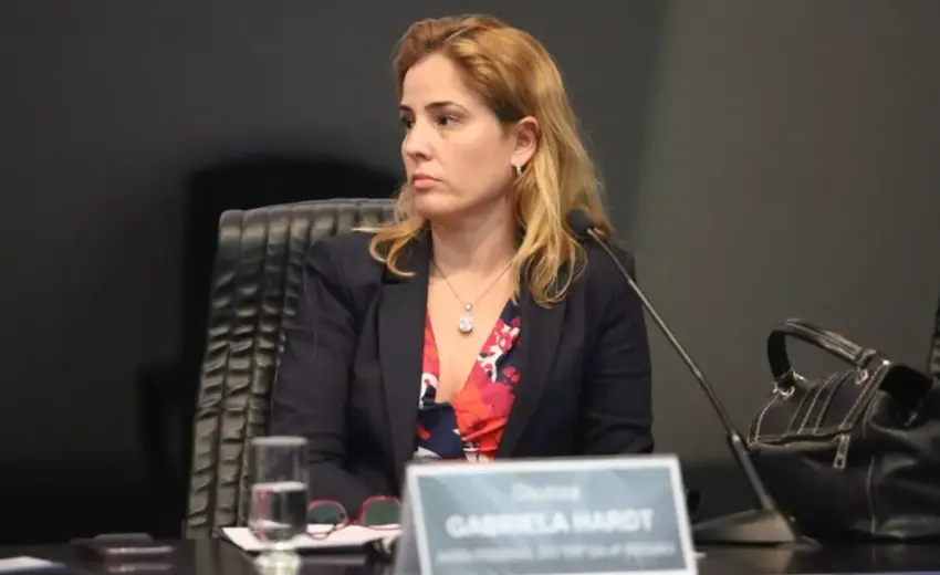 cnj-afasta-gabriela-hardt-por-dois-anos,-mas-mantem-salario-proporcional