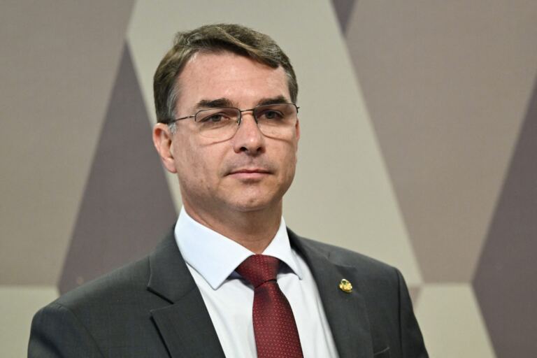 centrao-abandona-flavio,-deixa-chapa-sem-aliados-e-amplia-tempo-de-tv-de-lula