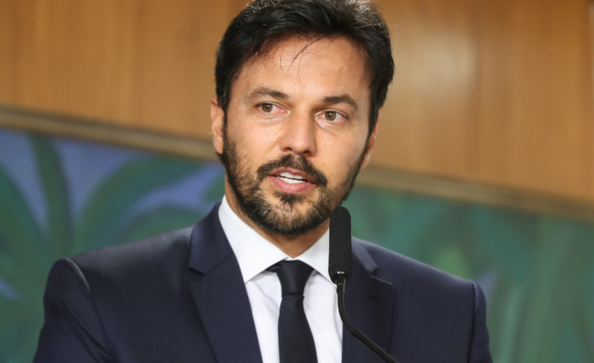 ex-ministro-de-bolsonaro-vendeu-projeto-de-r$-67,5-milhoes-ao-master,-diz-pf