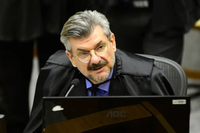 pgr-defende-que-ministro-acusado-de-assedio-perca-o-cargo