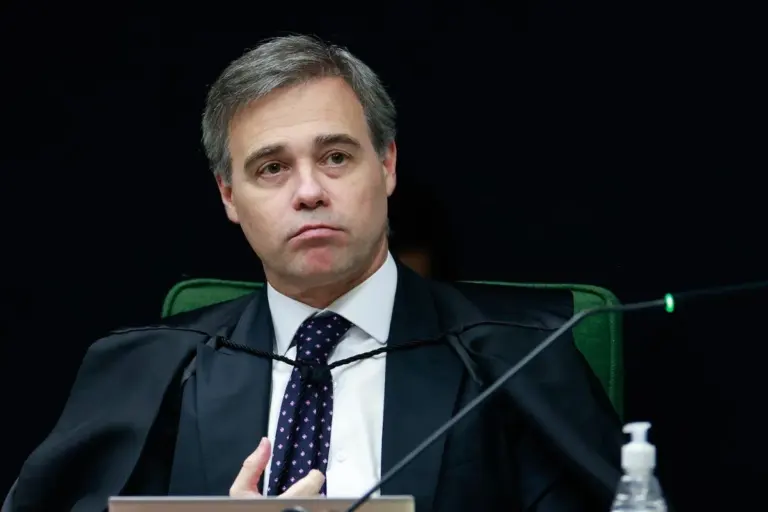 mendonca-se-reune-com-o-ministro-da-justica-apos-crise-com-a-pf
