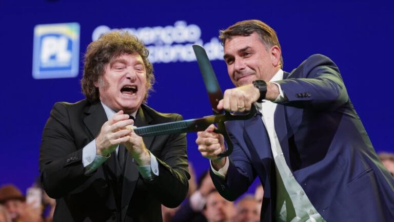 flavio-bolsonaro-ataca-lula-por-crise-com-a-argentina:-“governo-em-seus-dias-finais”