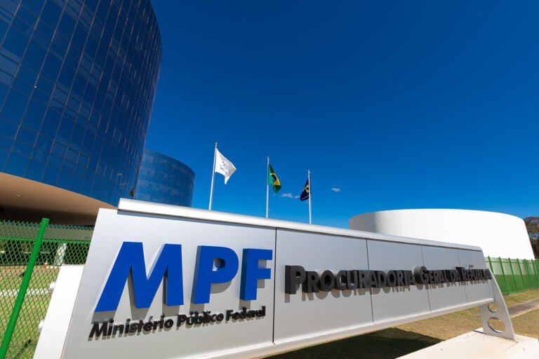 mpf-processa-facebook-e-cobra-bloqueio-de-posts-que-promovem-garimpo-ilegal-na-amazonia