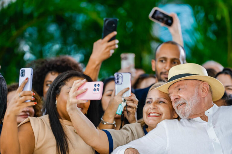 “onde-tudo-comecou”:-lula-volta-a-palco-historico-das-greves-do-abc-para-abrir-campanha