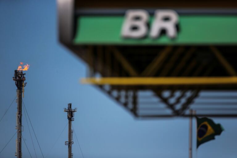 petrobras-quase-dobra-lucro-no-2o-trimestre-e-aprova-r$-17,4-bilhoes-em-dividendos
