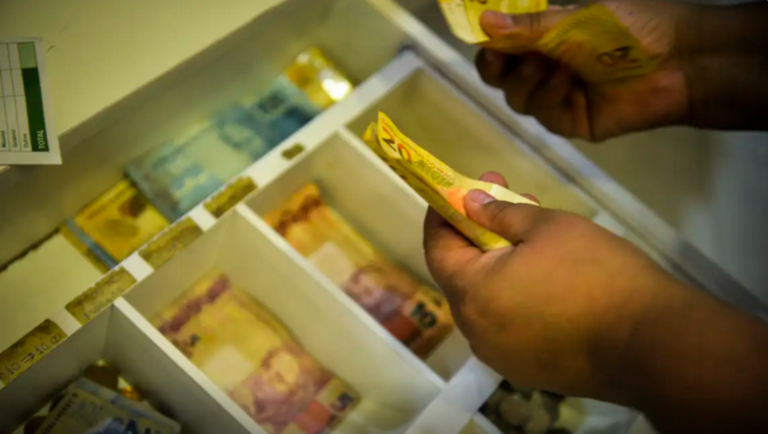bancos-privados-veem-piora-do-credito-e-sinalizam-aperto-nos-emprestimos-diante-da-alta-inadimplencia