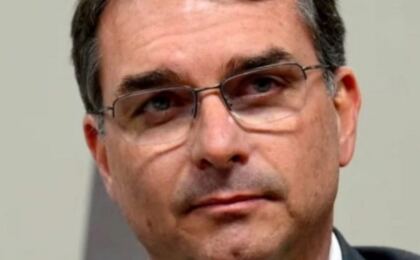 flavio-bolsonaro-pede-que-ex-presidente-da-caixa-explique-a-selic:-‘nao-entendo-tanto-de-economia’