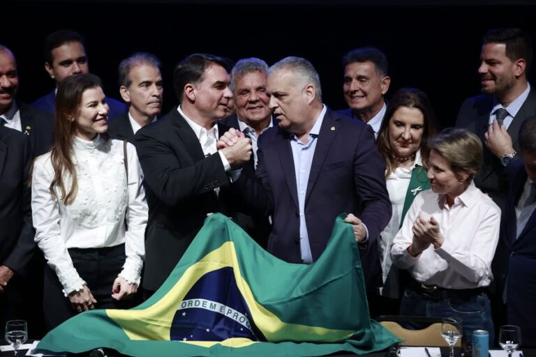 a-estrategia-do-pl-para-defender-vice-de-flavio