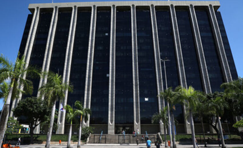 ventania-leva-governo-e-prefeitura-do-rio-a-decretarem-ponto-facultativo