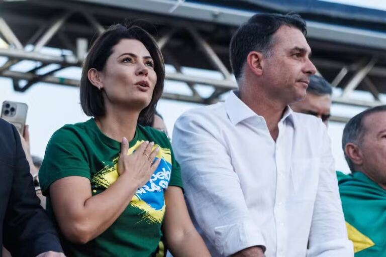 por-que-michelle-recusou-ser-vice-de-flavio-bolsonaro