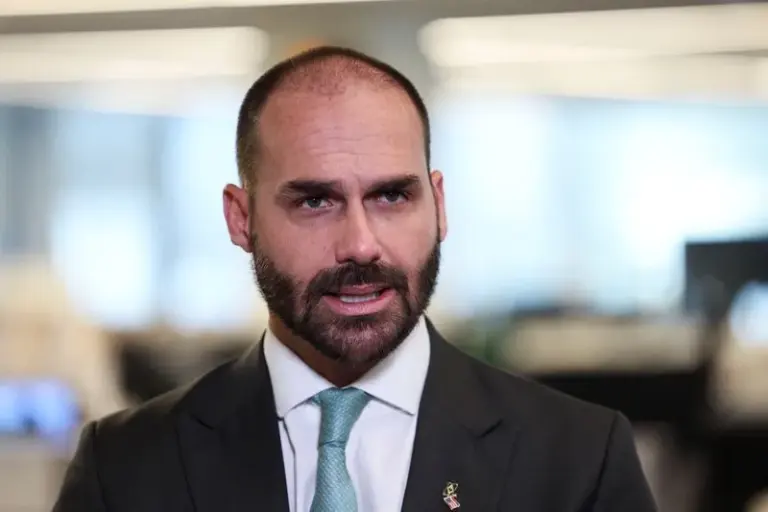 caixa-coloca-apartamento-de-eduardo-bolsonaro-em-leilao