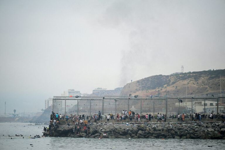 espanha-impoe-controles-a-viajantes-da-italia-apos-crise-migratoria-em-ceuta