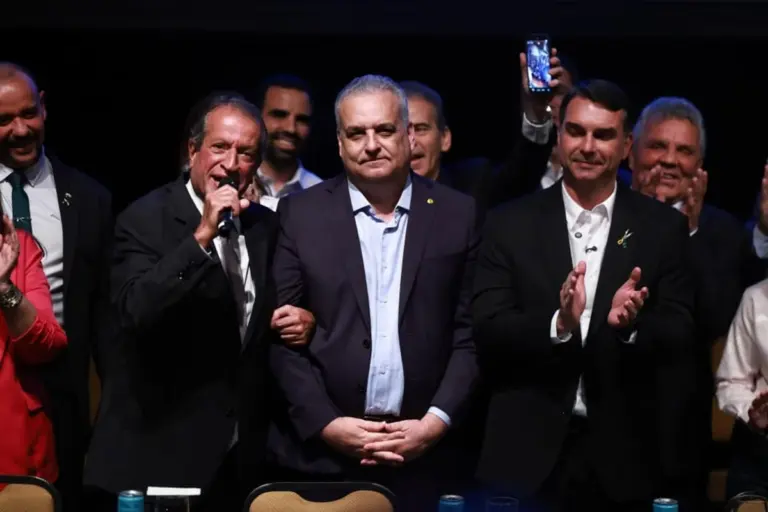 sem-opcoes,-pl-mantem-acusado-de-estupro-como-vice-de-flavio-bolsonaro
