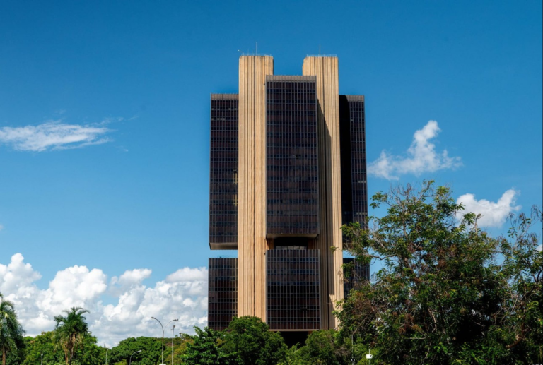 banco-central-fecha-acordo-com-a-china,-e-turistas-chineses-poderao-pagar-com-pix-no-brasil