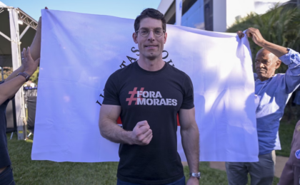 influenciador-bolsonarista-candidato-ao-senado-em-mg-surta-em-sabatina