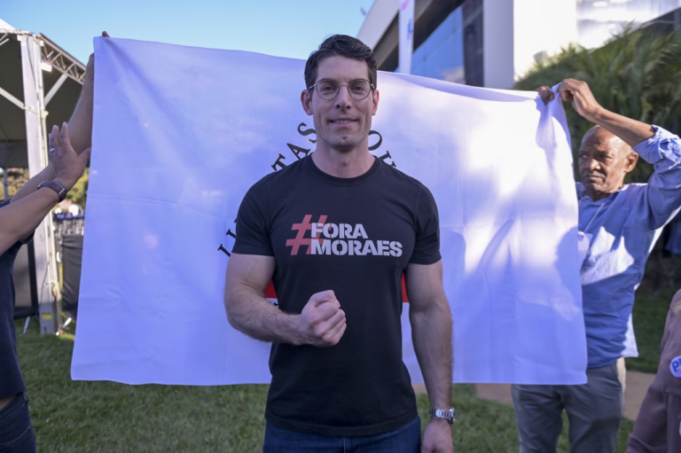 influenciador-bolsonarista-candidato-ao-senado-em-mg-surta-em-sabatina